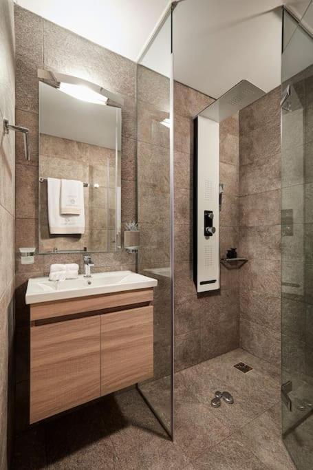 Cw Athens Riviera Suite Exterior photo