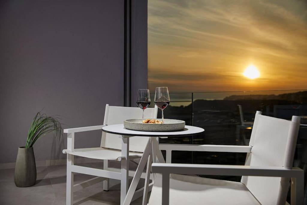 Cw Athens Riviera Suite Exterior photo