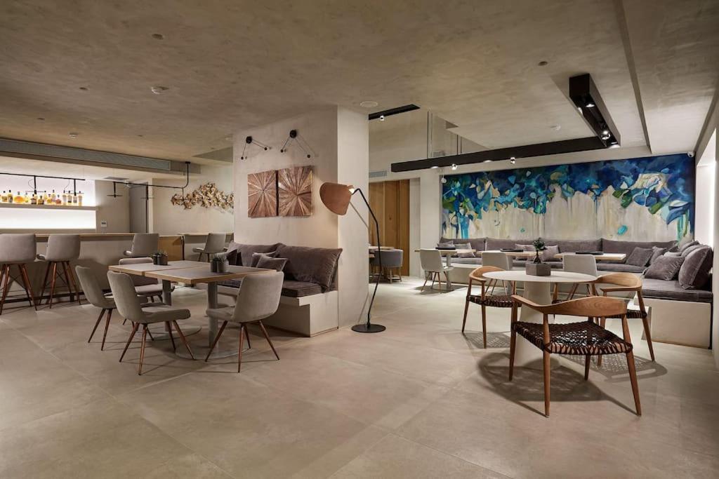 Cw Athens Riviera Suite Exterior photo